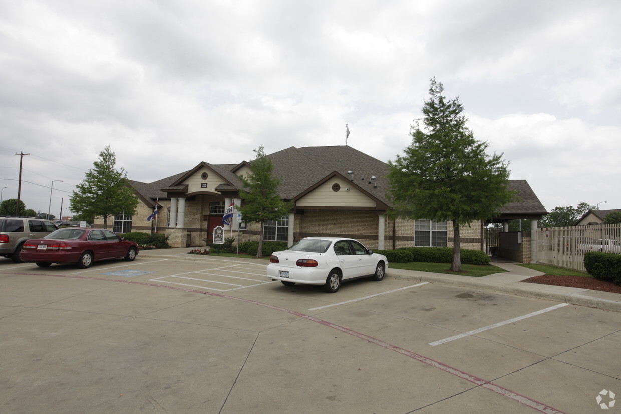 Primary Photo - Lakeview Townhomes