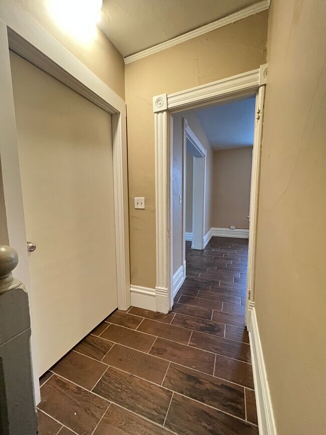 Foto del edificio - 419 N 1st Ave W