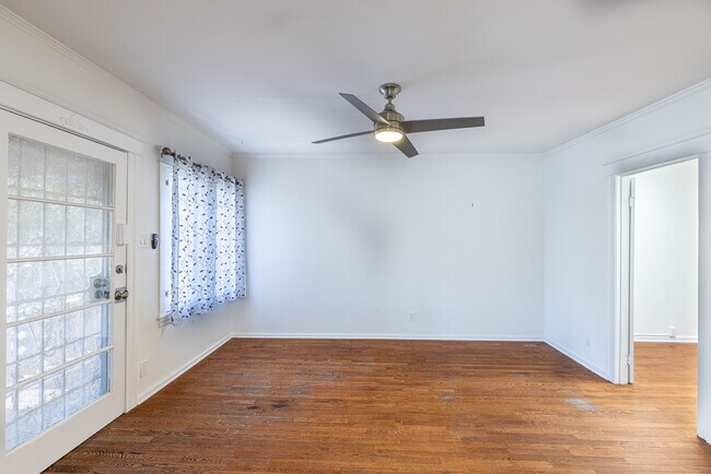 Building Photo - 6116 De Longpre Ave
