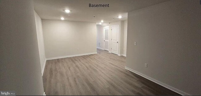 Building Photo - 268 Talucci Dr