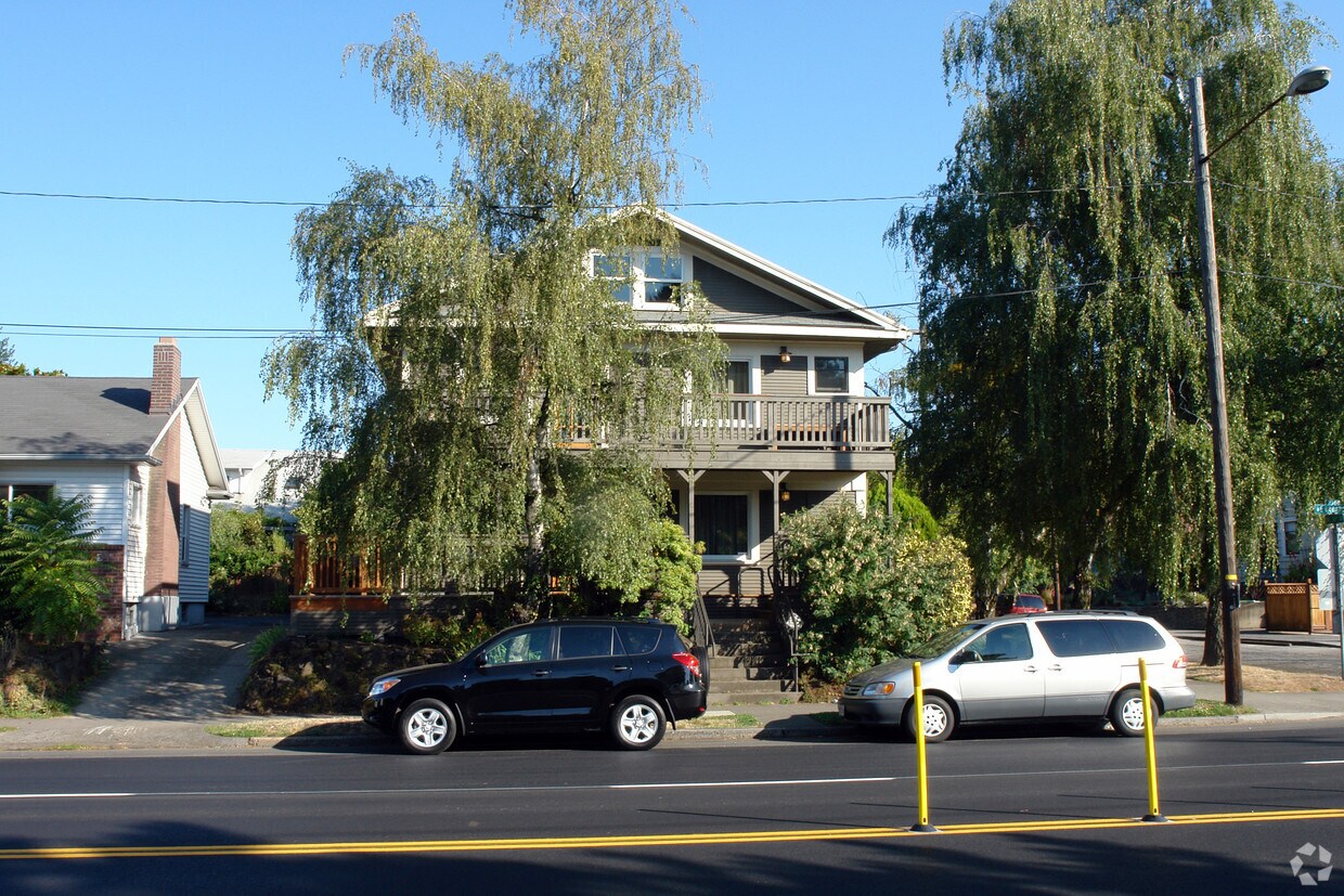 Foto del edificio - 3583 NE Broadway St