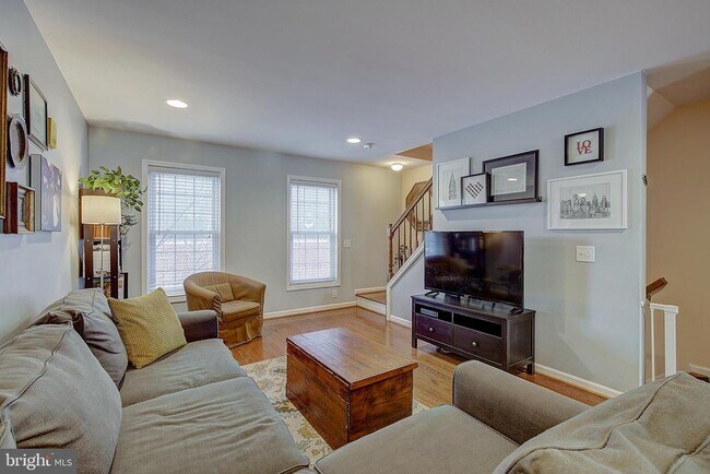 Foto del edificio - 2684 Tilton St