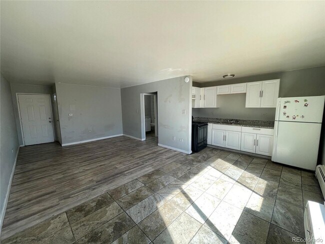 Foto del edificio - 1590 Clinton St