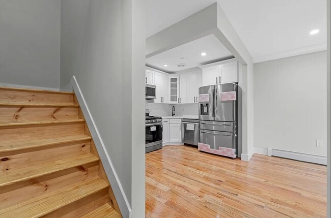 Building Photo - 238 Wyona St