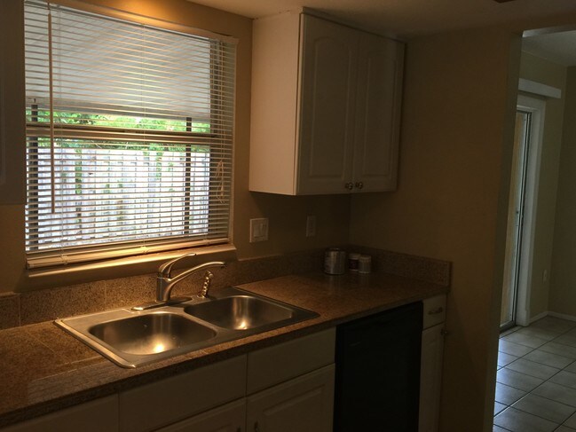 Building Photo - 3508 Kingswood Dr