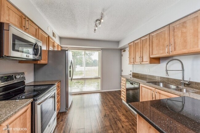 Foto del edificio - 5511 Chateau Dr