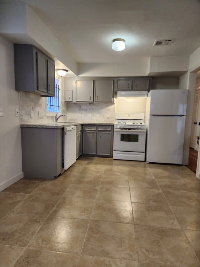 Building Photo - 5309 Ricky St