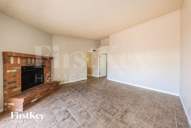 Foto del edificio - 7425 West Columbine Drive
