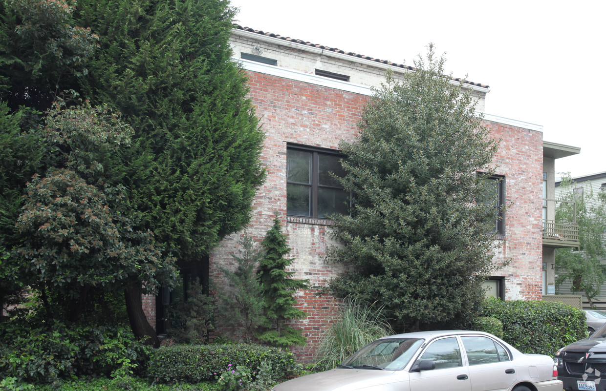 Building Photo - Lombardi Court Apartments