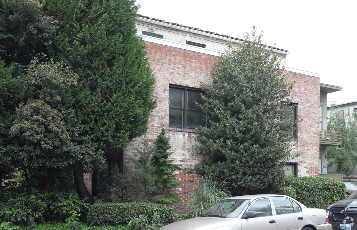 Foto del edificio - Lombardi Court Apartments