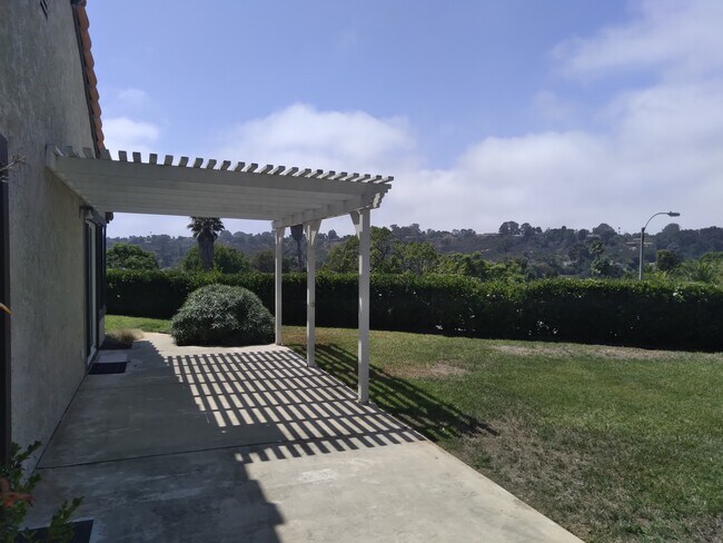 Foto del edificio - 605 Hollyridge Dr
