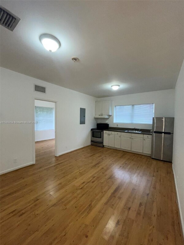 576 NE 63rd St Unit 8, Miami, FL 33138 Room for Rent in Miami, FL