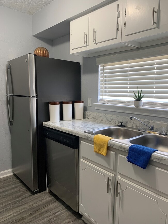 Building Photo - Sutton at Shelby