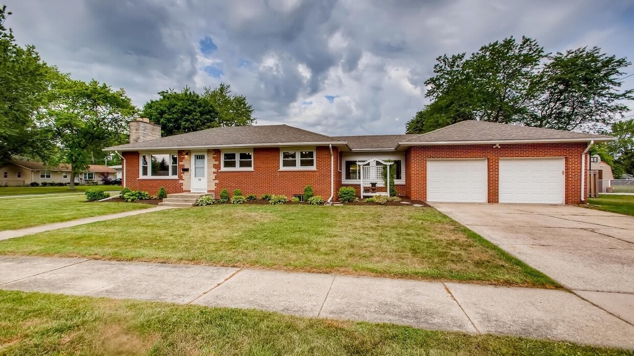 730 N Evanslawn Ave, Aurora, IL 60506 House Rental in Aurora, IL