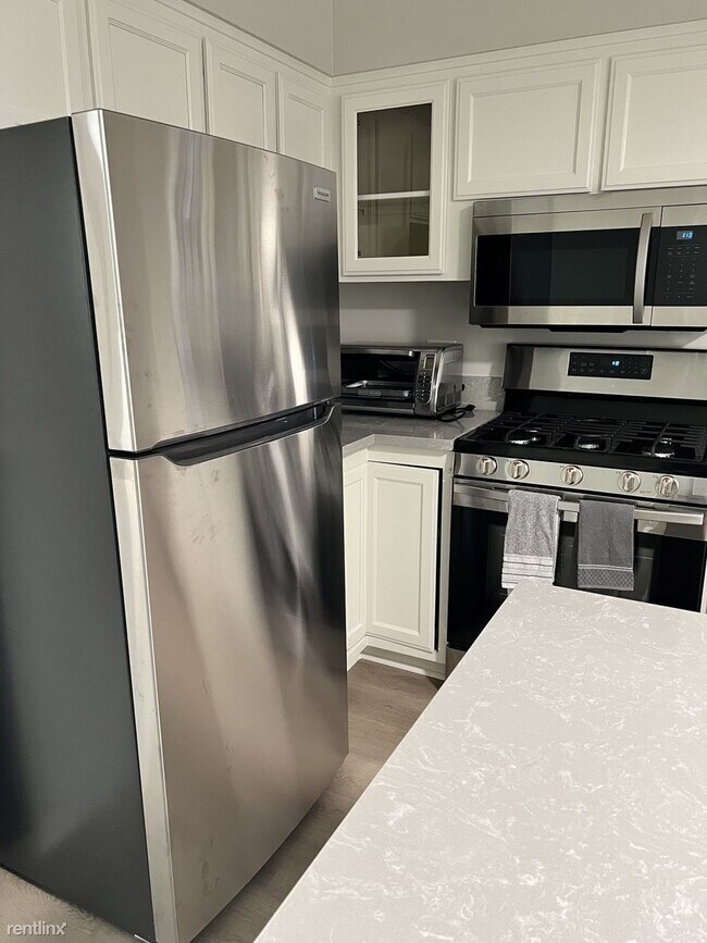 Building Photo - 2 br, 2 bath Townhome - 615 South Indian H...