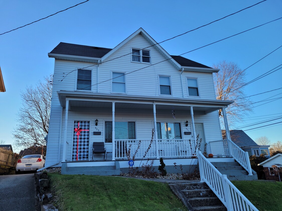 Front - 403 Green St