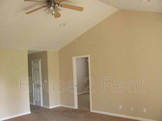 Building Photo - 805 N Washington St