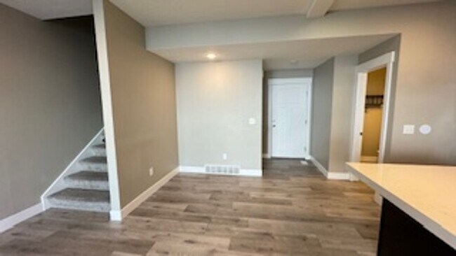 Foto del edificio - 3 Bedroom 2.5 bath Townhome in Sandy!