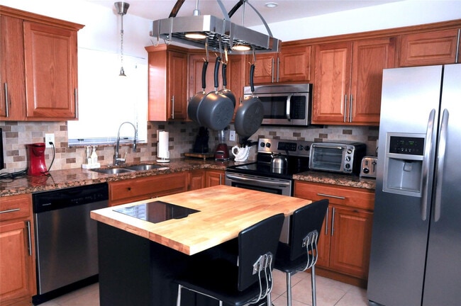 Building Photo - 29 NE 3rd St