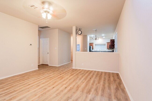 Foto del edificio - Charming 3-Bedroom in Highland Park with P...