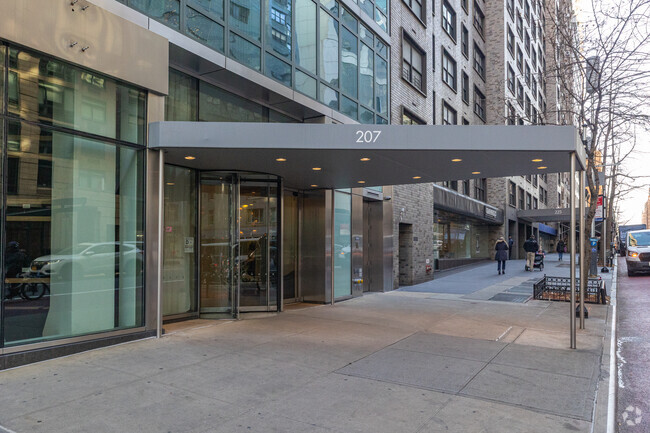 Building Photo - Place 57