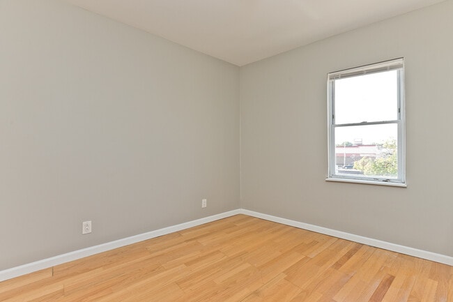 Foto del edificio - 7136 Windsor Ave