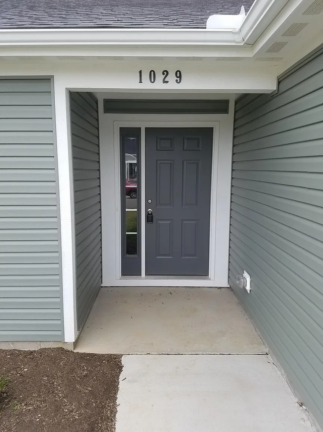 Front Entrance - 1029 Stratton Way