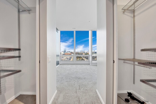 Foto del edificio - 500 W Superior-710