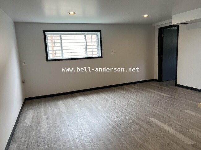 Foto del edificio - Ready to Move In, Mother-in-law Unit!