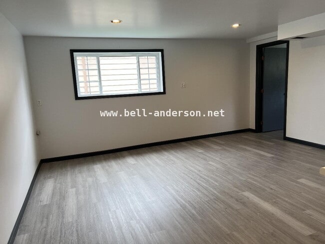Building Photo - Ready to Move In, Mother-in-law Unit!