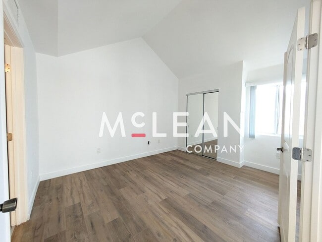 Building Photo - Two-Bedroom Condo - Newly Remodeled