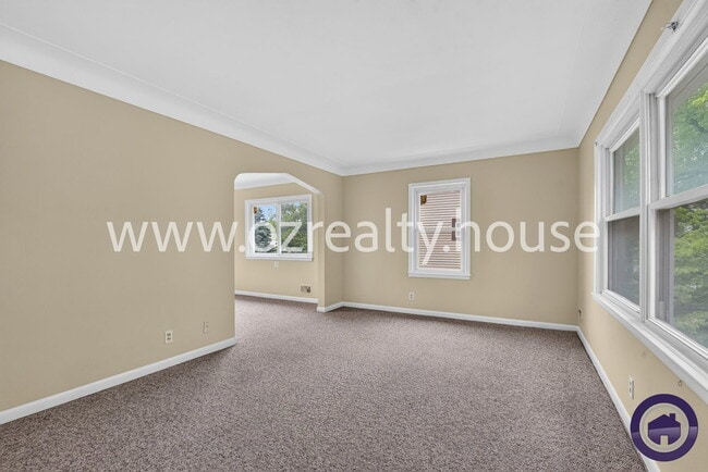 Building Photo - 1630 Eleanor Ave