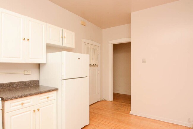 Building Photo - 1036 Dempster St