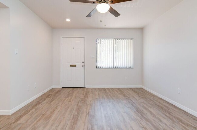 Building Photo - 2125 Henderson Dr
