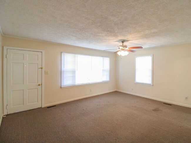 Building Photo - Nice brick home located on corner lot in Athens City!