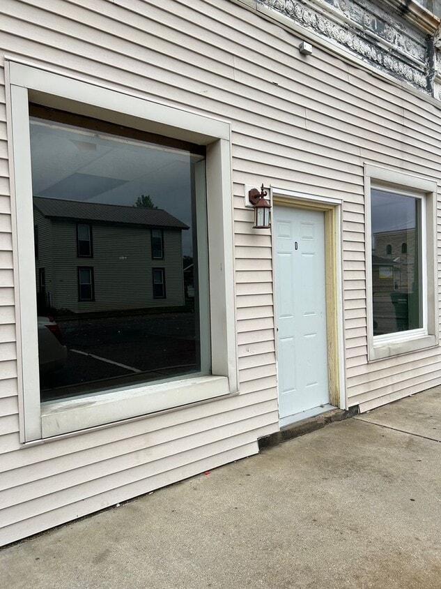 Primary Photo - 105 W Emeline St