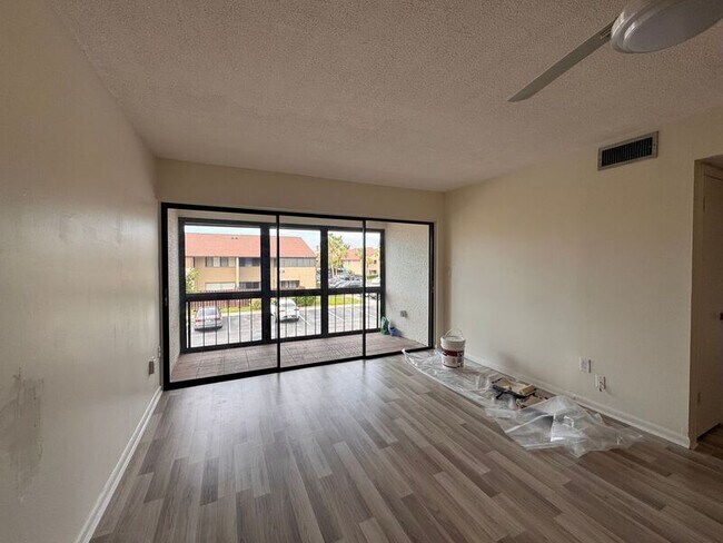 Building Photo - 796 Village Lake Terrace
