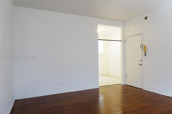 Building Photo - 905 16th St
