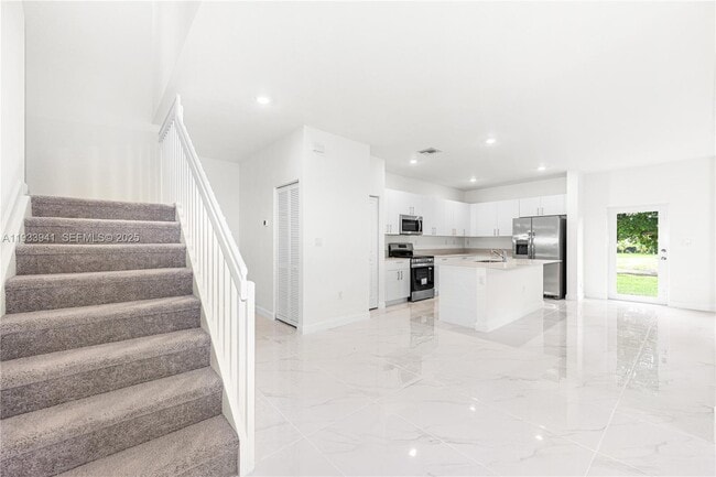 Building Photo - 2209 SE 30th St