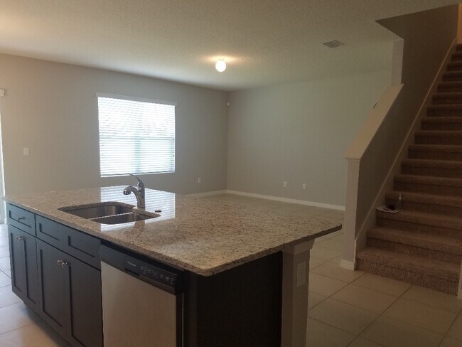 Building Photo - Gorgeous 5-Bedroom, 3-Bathroom  Home in Da...