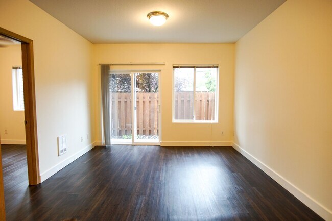 Foto del edificio - Modern & Bright 1 Bdr w/Open Floorplan, DW & Patio + Cat OK!