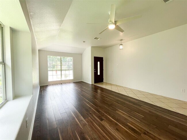 Building Photo - 1800 Timberwood Dr