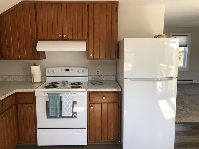 Kitchen - 706 Forest Ave