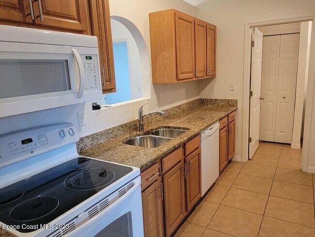 Foto del edificio - 3204 Burdock Ave