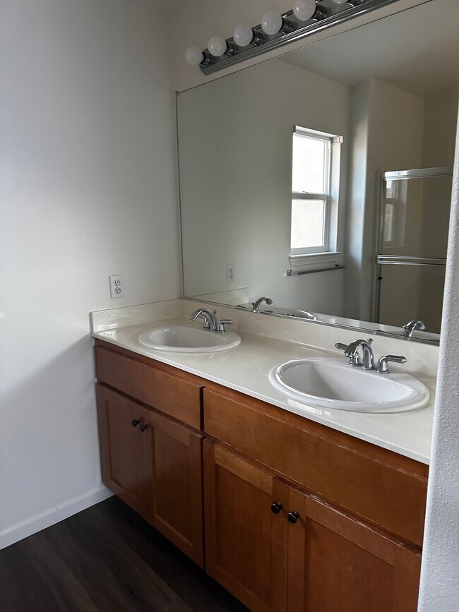 Foto del edificio - 2633 Barndance Ln