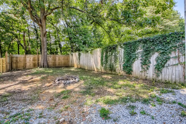 Spacious back yard, with tall privacy fence - 4233 Valley Grove Dr