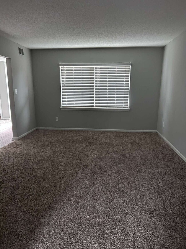 Foto del edificio - 4770 Champion Ct