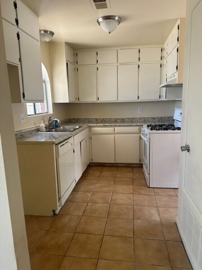 Building Photo - Beautiful 2 bed 1 bath in Rio Rancho