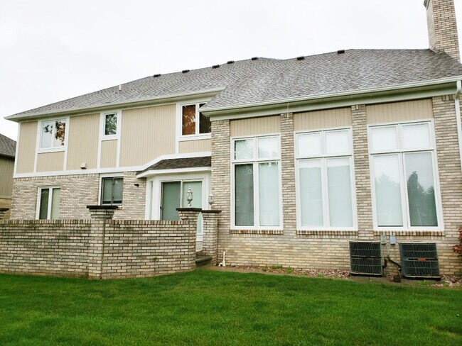 Building Photo - 4145 Vassar Dr