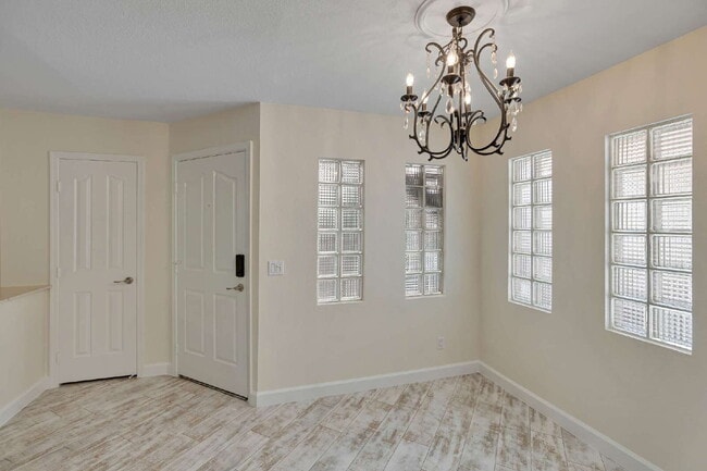 Foto del edificio - Camelback Corridor Condo now available!